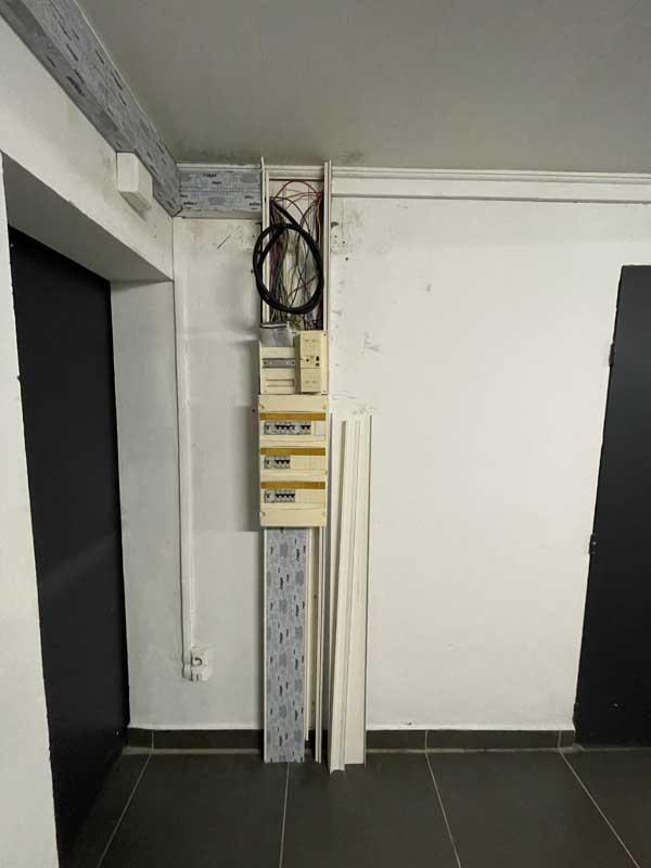Rénovation électrique, La possession