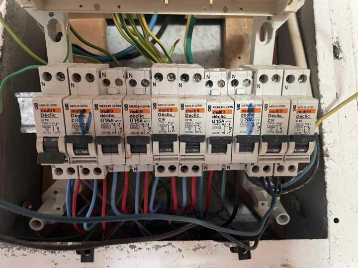 Electricien, Sainte-Suzanne